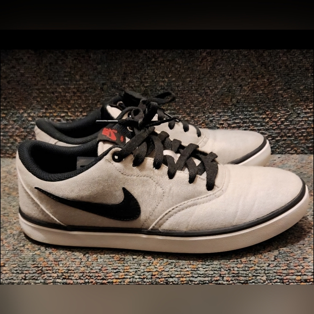 Nike Men's Black and White Sneakers